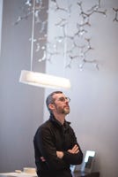 Loris Cecchini dans la boutique Chaumet place Vendôme