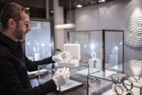 Loris Cecchini et la montre Class One de la maison Chaumet