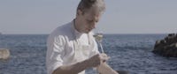 Chef Yoric Tieche goûte le Krug grande cuvée Au grand hotel du Cap ferrat